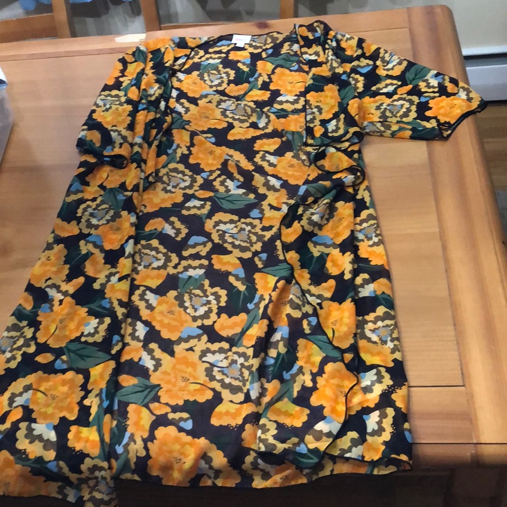 LuLaRoe Shirley Sheer Wrap Gorgeous Fall Colors size Medium